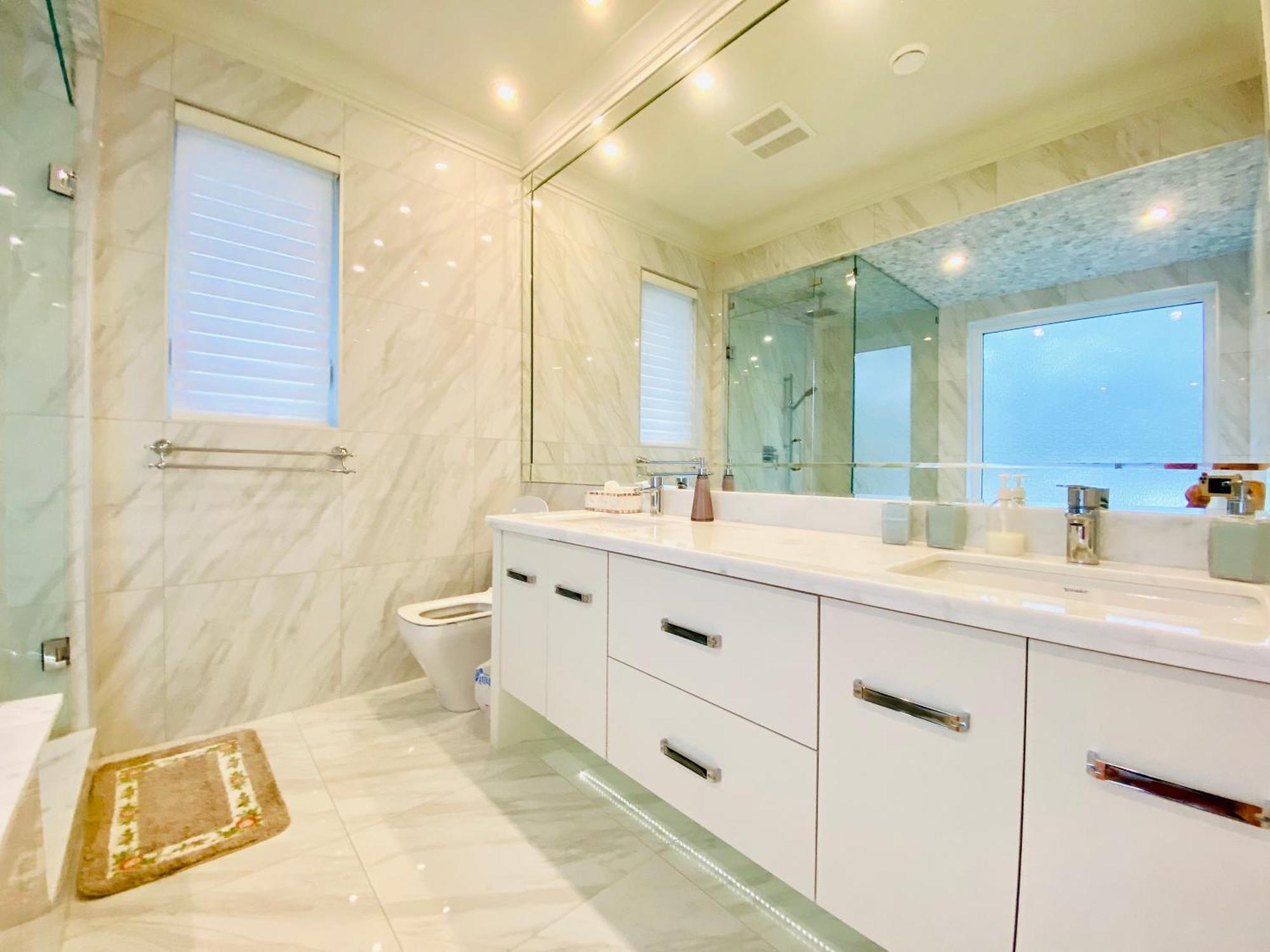 ريتشموند، كولومبيا البريطانية Vancouver Shangrila House المظهر الخارجي الصورة